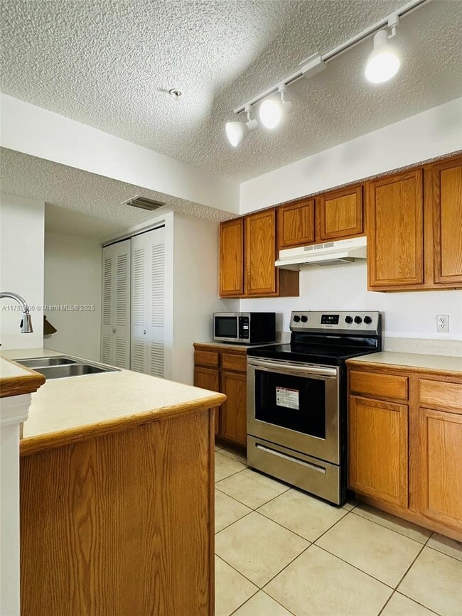Building Photo - 9907 Westwood Dr