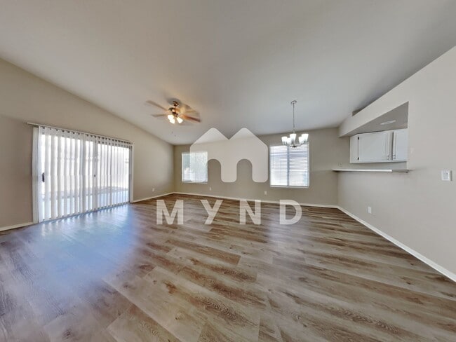 Building Photo - 7806 W Solano Dr
