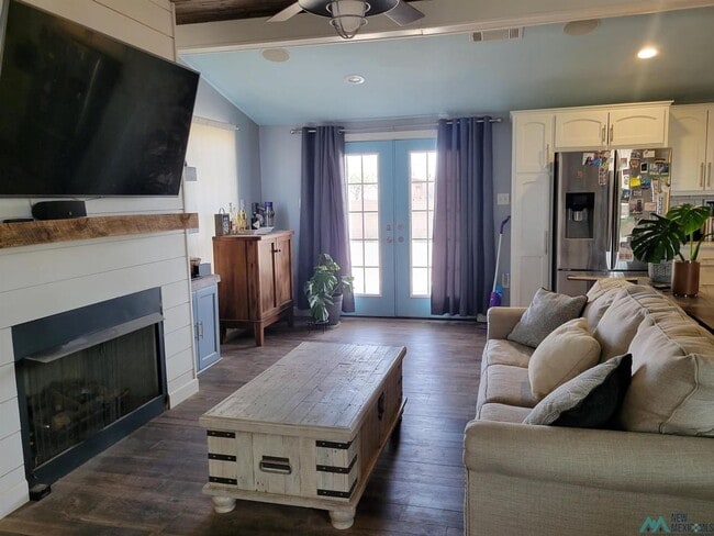 Building Photo - Beautiful 3 Bed House - Horses Allowed!!