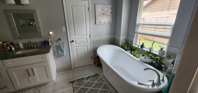 Foto del edificio - 5309 Oceanport Dr