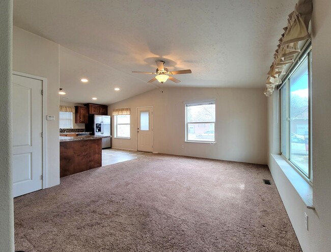 Building Photo - 114 First Ave E