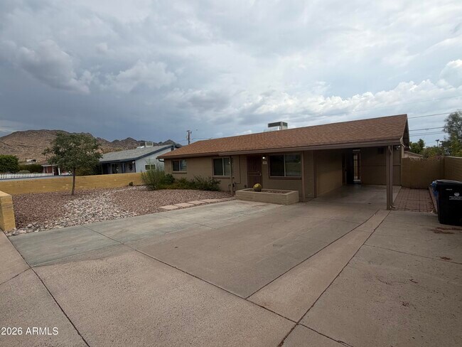 Foto del edificio - 1207 E Christy Dr