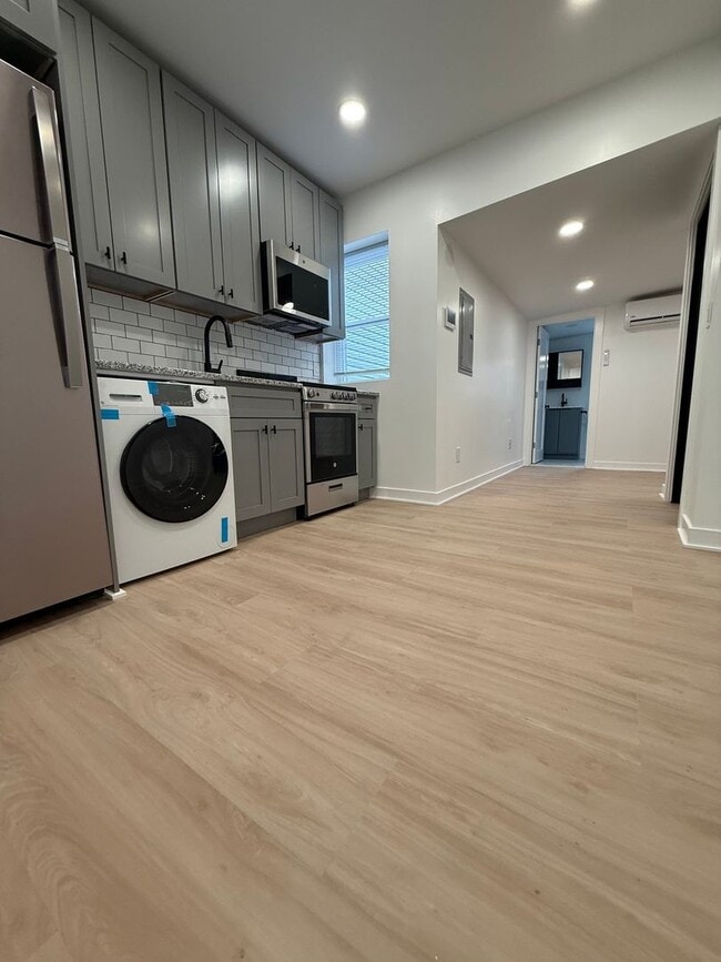 Building Photo - Fully Renovated 1-BR Apartment - Available...