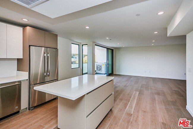 Foto del edificio - 328 N Maple Dr