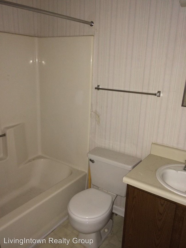 Building Photo - 1215 Oakplace Dr SW