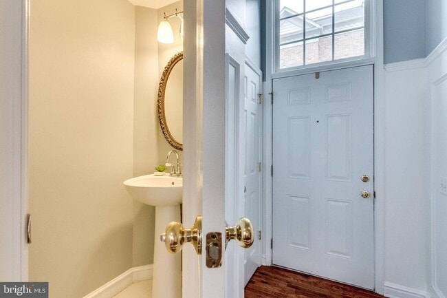 Foto del edificio - 6034 Ricketts Walk