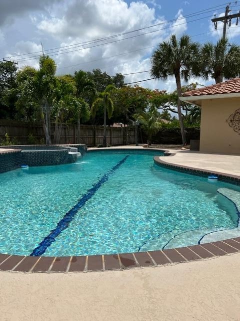 Foto del edificio - 2498 NW 25th St