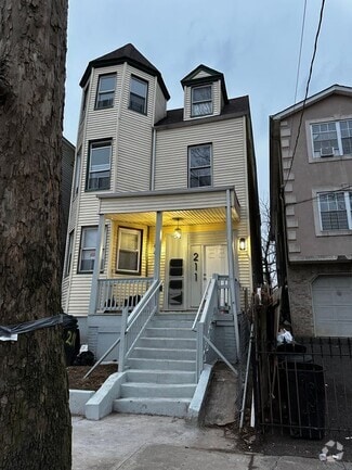 Building Photo - 211 Fairmount Ave