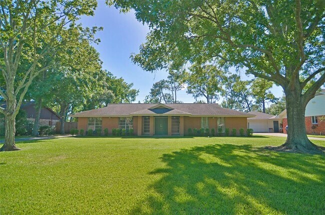 Foto del edificio - 823 Timber Cove Dr