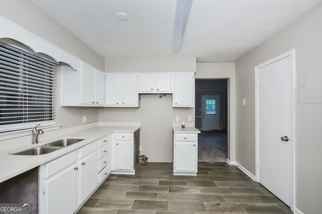 Building Photo - 144 Fairview Dr