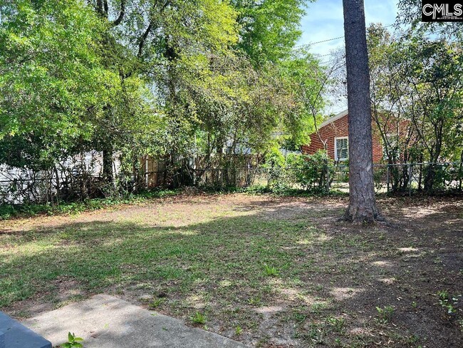 Building Photo - 4004 Rosewood Dr