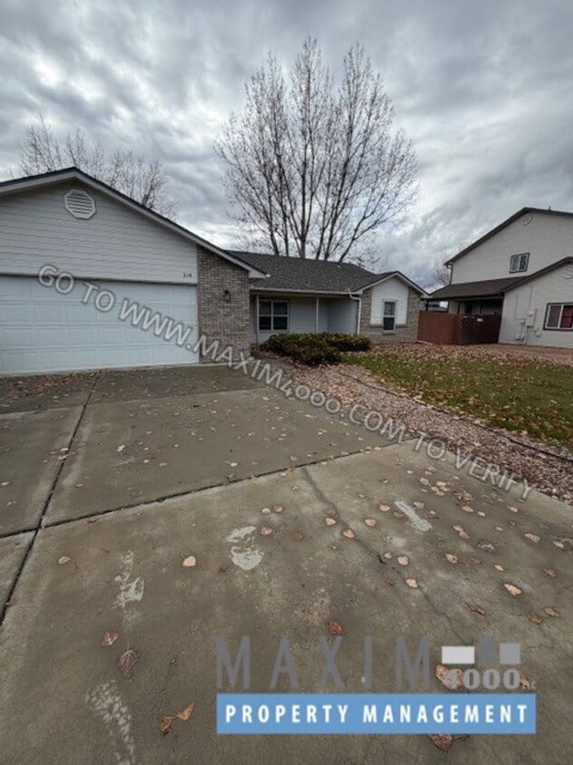 Primary Photo - 210 W Sunset Dr