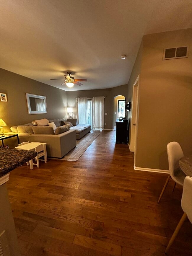 Building Photo - 301 Scio Village Ct