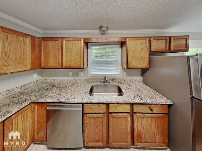 Foto del edificio - 204 Dovewood Ln