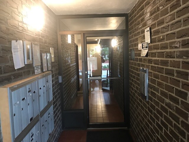 Building Photo - 90-32 53rd Ave