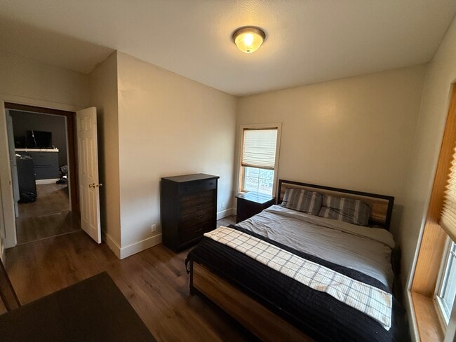 Building Photo - 306 D Ave