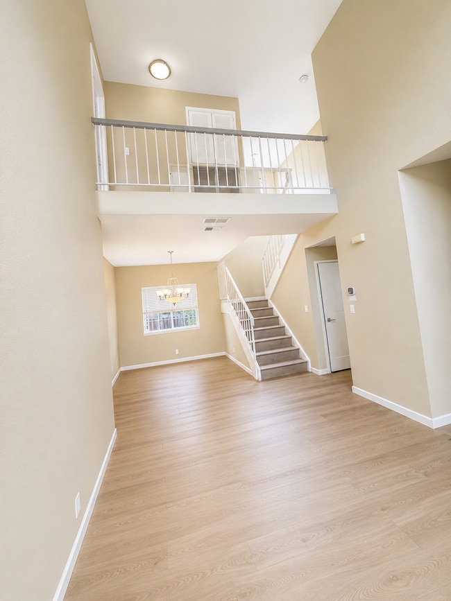 Building Photo - Welcome to this stunning 3 bedroom and 2.5 bathroom in the heart of Fremont, Ca