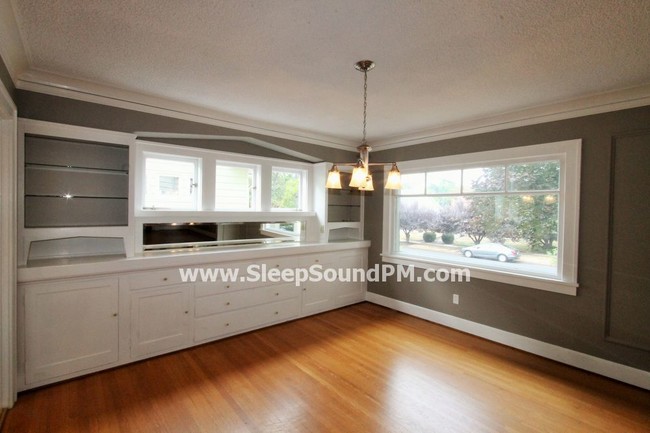 Building Photo - Spacious Four Bedroom with Nice Backyard