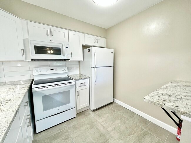 Building Photo - 830 Waterview Cir