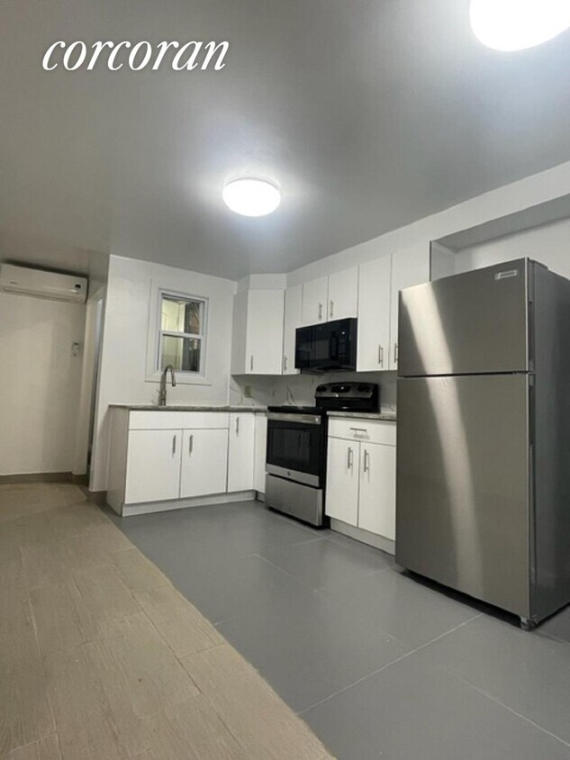 Primary Photo - 131 E 45th St