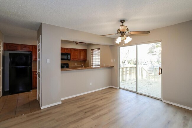 Building Photo - 5109 Oak Springs Drive