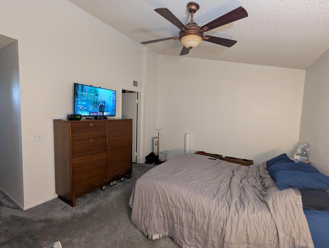 Foto principal - 12168 Mt Vernon Ave