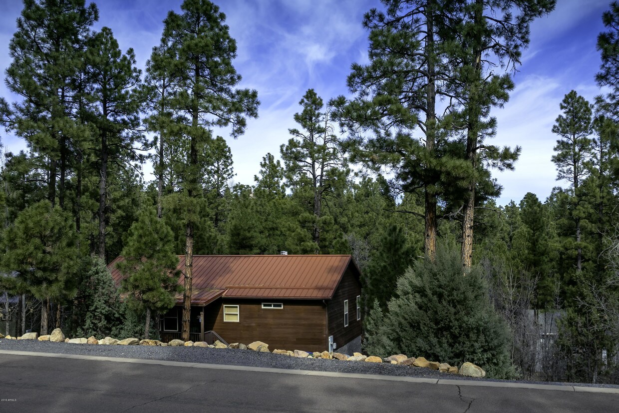 Primary Photo - 960 Cedar Ridge Run
