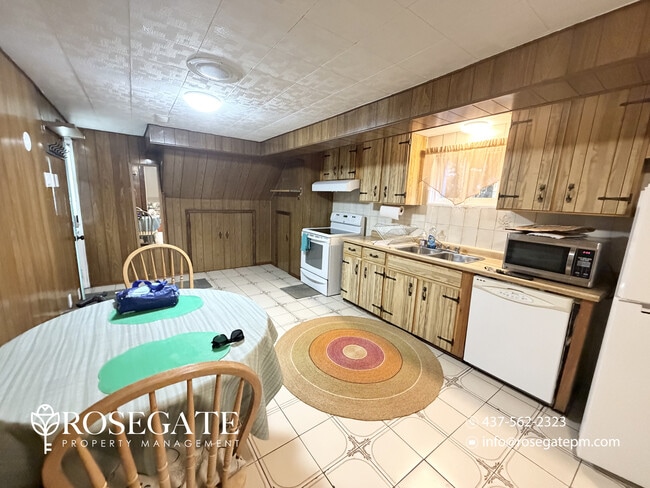 Building Photo - Fully Furnished All-Inclusive Rental with Internet & Everything You Need in Mississauga