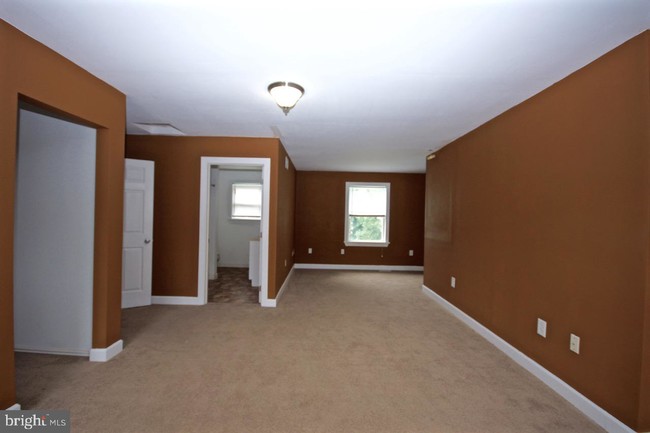 Building Photo - 34 St Moritz Dr
