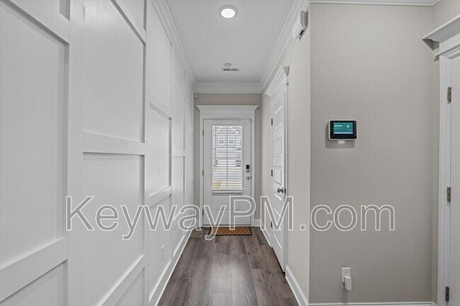 Foto del edificio - 1043 Linsmore Ave