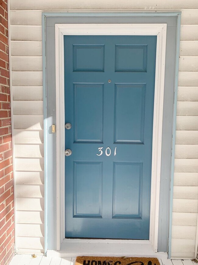 Building Photo - 3 Bed 2 Bath - 2 blocks from ECU!
