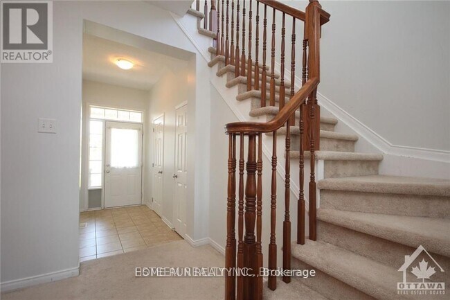 Building Photo - 608 Pepperville Crescent