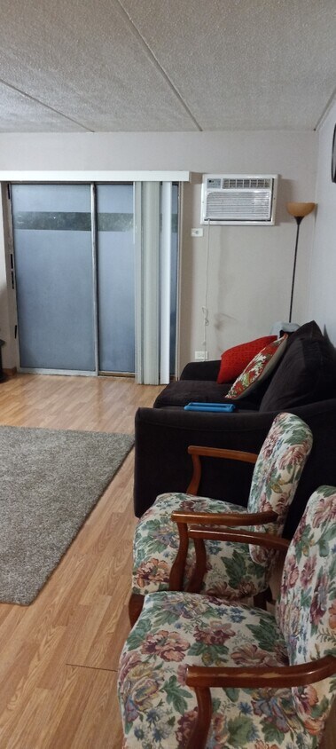 Foto del edificio - 234 Shorewood Dr