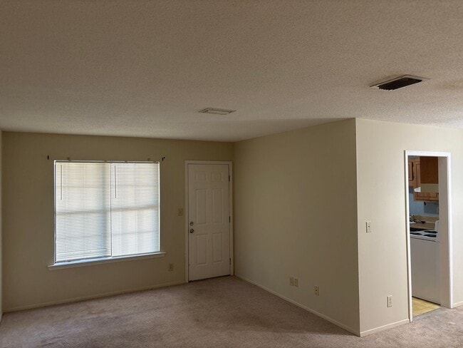 Building Photo - 5768 Worchester Ct