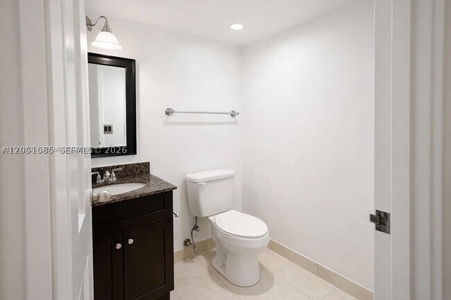 Building Photo - 100 Bayview Dr