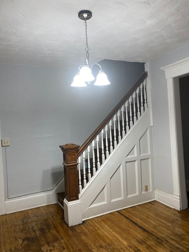 Foyer - 313 W Pleasant Ave