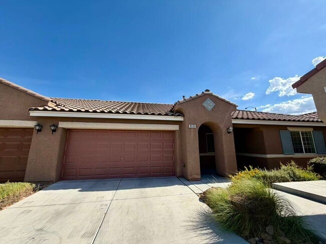 Building Photo - CUTE ONE STORY TOWNHOME