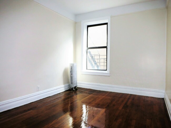 Building Photo - 4640 Broadway
