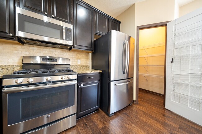Building Photo - 9690 Independence Cir