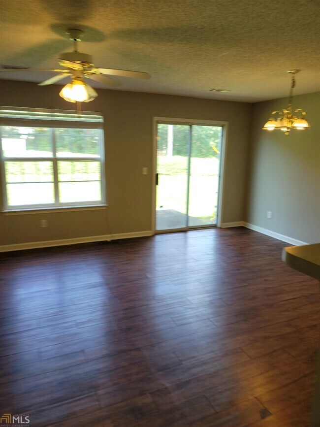 Building Photo - 5321 Creekview Way