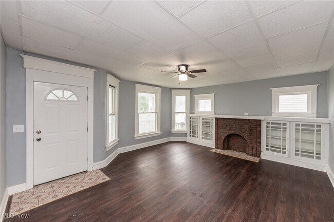 Building Photo - 1226 W Erie Ave