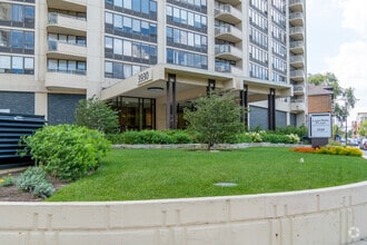 Building Photo - 3930 N Pine Grove Ave