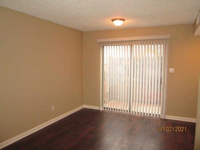 Building Photo - 413 Lakeway Dr