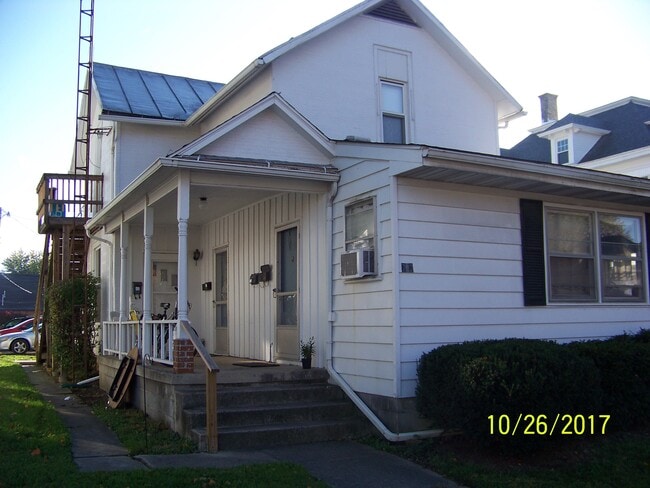 Building Photo - 723 N Main St