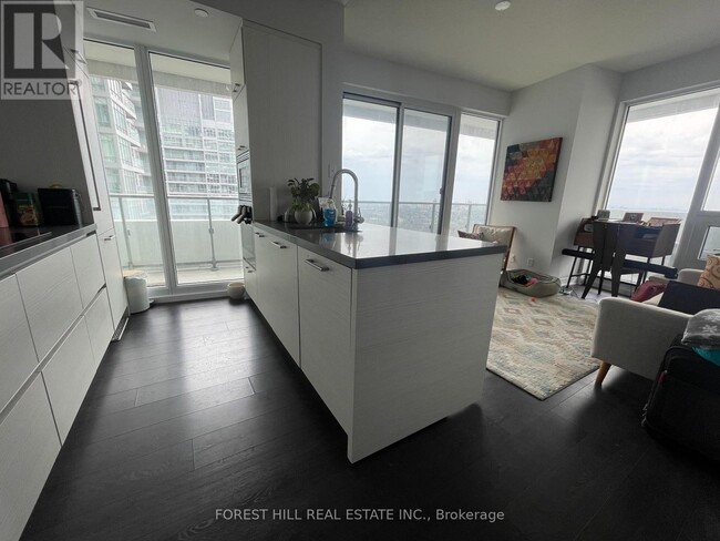 Building Photo - 2221-2221 Yonge St