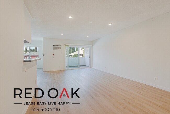 Building Photo - Stunning Two Bedroom with Spacious Rooms, ...