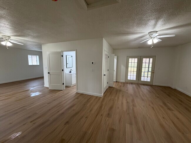 Foto del edificio - 11446 Charleston Rd