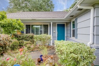 Building Photo - 1014 Nashua St