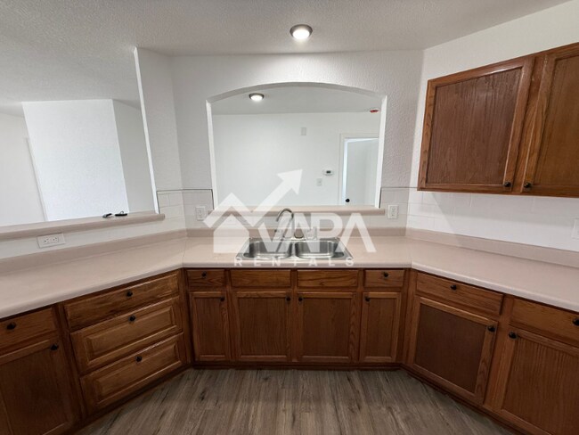 Foto del edificio - 5823 Midcrown Dr