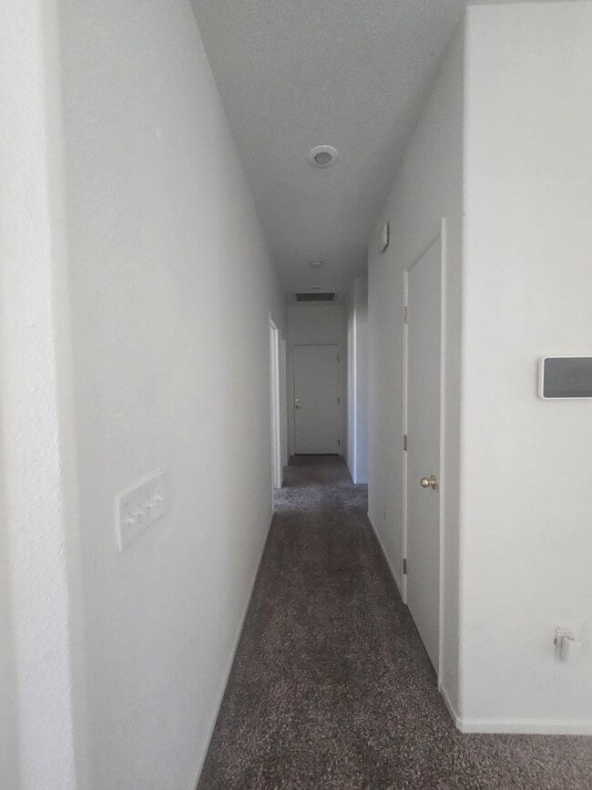 Building Photo - 3 BR 2 BA Available Now